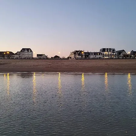 Apartment 4 Pers, Front De Mer, Balcon Sud, Parking Prive, Velos Inclus, Aucun Animal Autorise - Fr-1-465-84 Merville-Franceville-Plage